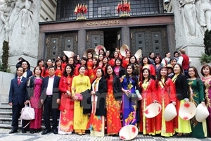 La délégation vietnamienne impressionne à la fête des ethnies à Prague
