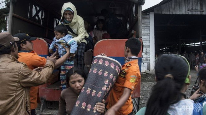 Over 1,200 Indonesians evacuate due to volcano alert