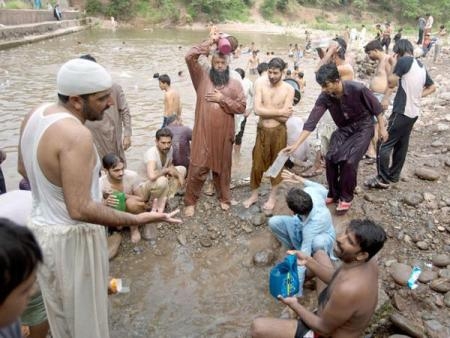 Nearly 800 deaths in Pakistan heat wave