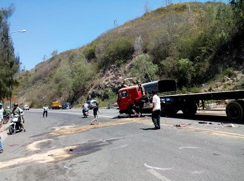 Khánh Hòa Va chạm giữa xe ô tô 7 chỗ và xe đầu kéo khiến 3 người thương vong