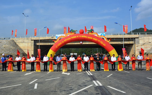 Thông xe nút giao IC12, đường Cao tốc Nội Bài - Lào Cai