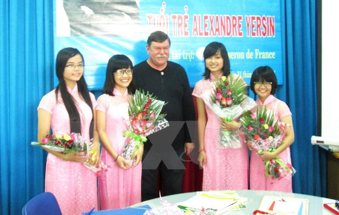 Remise des prix de la jeunesse - Alexandre Yersin aux étudiants vietnamiens francophones