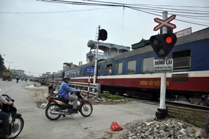 Hạn chế nguy cơ tai nạn giao thông tại hàng trăm lối đi dân sinh băng qua đường sắt ở Khánh Hòa