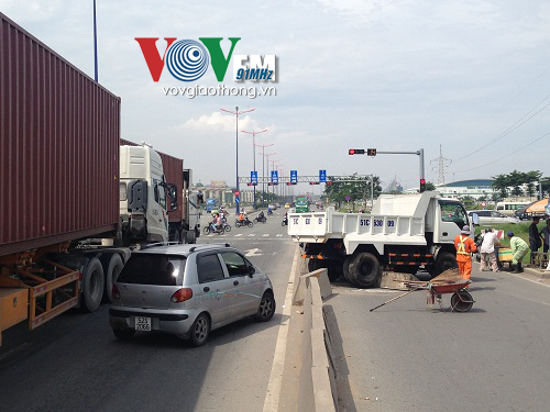 Tp HCM Mất phanh, xe tải gây tai nạn liên hoàn