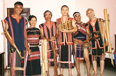 Les ethnies Bahnar et Jrai au Festival international de la musique folklorique 2015 en Finlande
