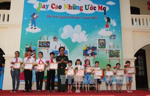 Trao giải cuộc thi và triển lãm tranh thiếu nhi toàn quân năm 2015