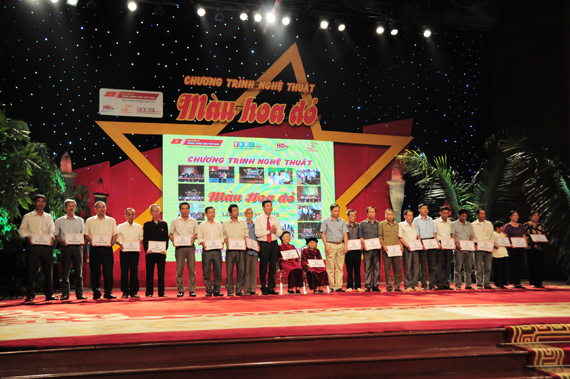 Màu hoa đỏ” 2015 - Nhịp cầu nối những tấm lòng tri ân