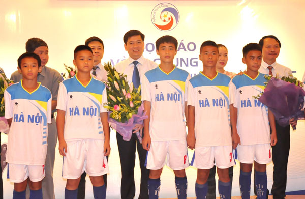 10 đội bóng U13 sẽ tranh tài ở Vòng Chung kết giải bóng đá thiếu niên toàn quốc Cúp MobiFone 2015