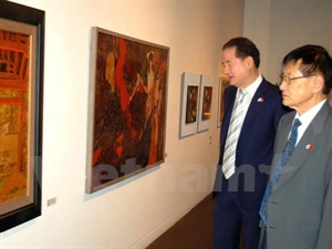 Exposition de peintures de laque poncée du Vietnam en R de Corée