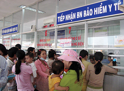 Nhân Ngày Bảo hiểm Y tế Việt Nam 1 7 Còn bất cập trong khám, chữa bệnh bảo hiểm y tế