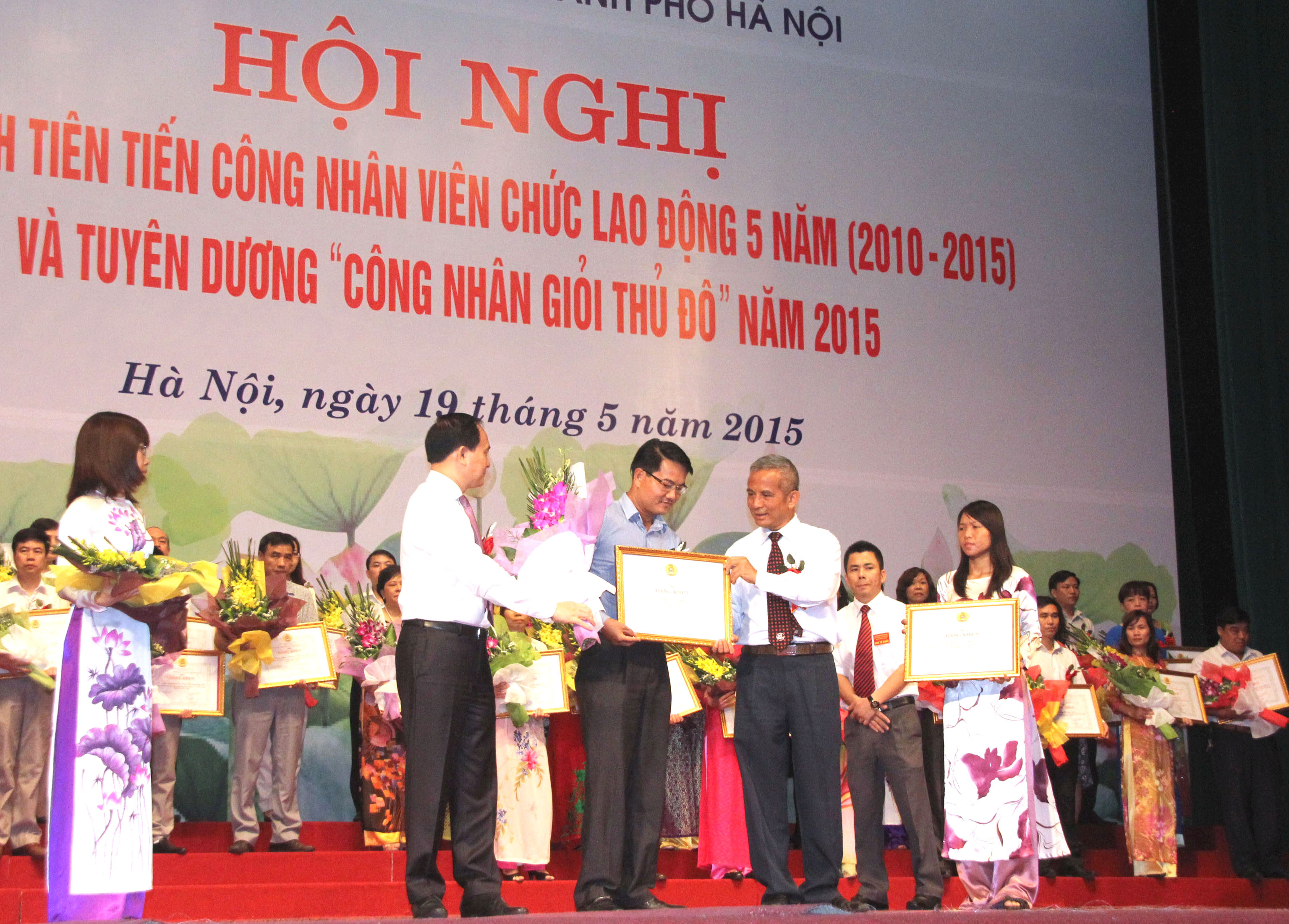 Tôn vinh những người lao động trực tiếp sản xuất, làm giàu cho đất nước