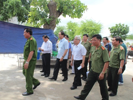 公安部部长慰问平福省“7 7”案件遇难者家属