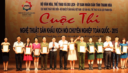2015年专业话剧舞台艺术比赛颁奖仪式在清化省举行