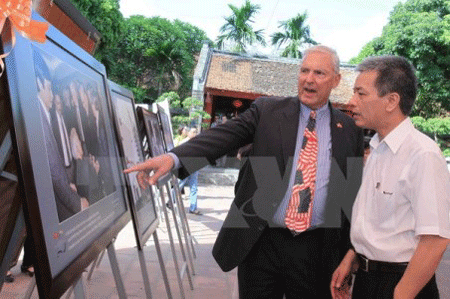 越南摄影家镜头中的越美友好关系与美国