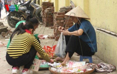 Sao chỉ truy đuổi dân nghèo bán rong thấp cổ bé họng
