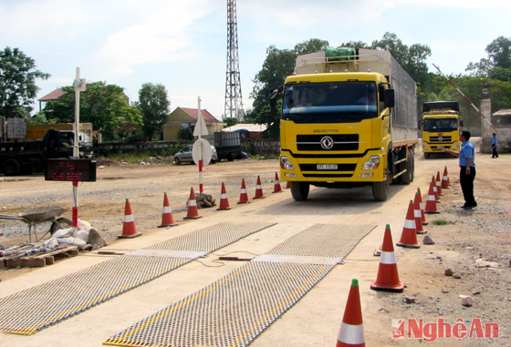 Nghệ An kiểm soát các phương tiện quá khổ, quá tải