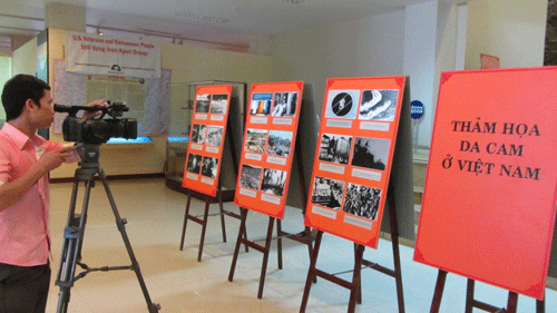 Khai mạc triển lãm Da cam - Lương tri và công lý - Hạ Long 2015