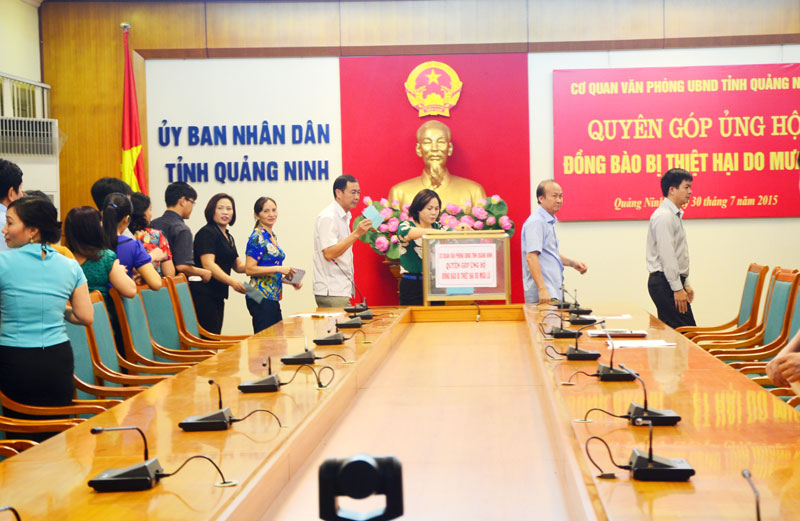 Quảng Ninh tổ chức phát động và quyên góp ủng hộ đồng bào lũ lụt trên toàn tỉnh