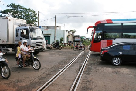 Vĩnh Phúc Tiềm ẩn mất an toàn giao thông tại các điểm giao cắt giữa đường bộ và đường sắt vẫn lớn