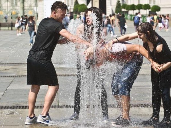 Italy báo động đỏ ở nhiều thành phố để đối phó với nắng nóng