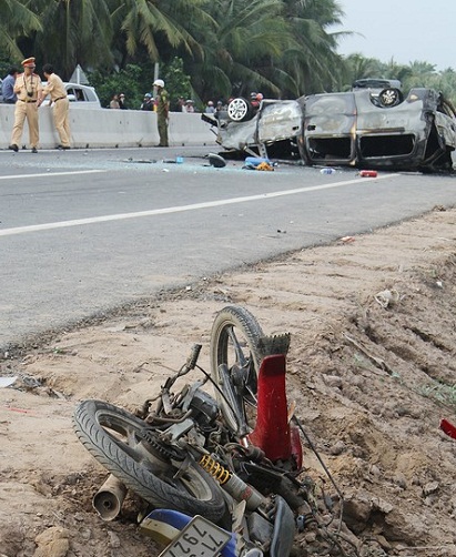 Bến Tre Tai nạn giao thông nghiêm trọng làm 2 người chết, 4 người bị thương