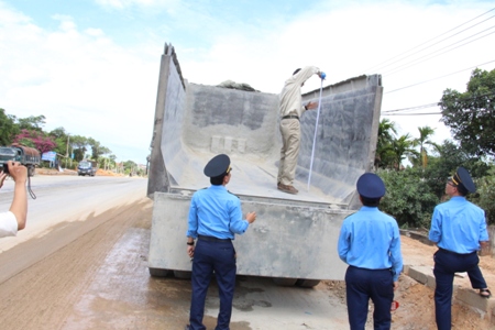Quảng Nam thành lập Tổ kiểm tra liên ngành xử lý hành vi tự ý cơi nới kích thước thùng xe chở quá tải trọng