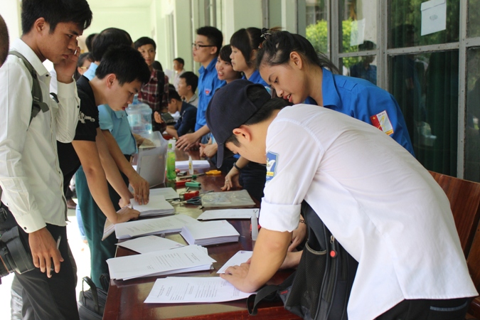 Thí sinh, phụ huynh đau đầu với hạn chót rút - nộp hồ sơ xét tuyển đại học