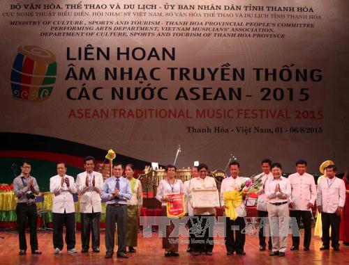 Bế mạc Liên hoan âm nhạc truyền thống các nước ASEAN 2015