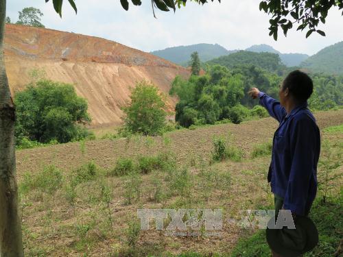 Thi công tuyến cao tốc Thái Nguyên – Bắc Kạn Tùy tiện đổ đất xuống sông Cầu gây ô nhiễm môi trường