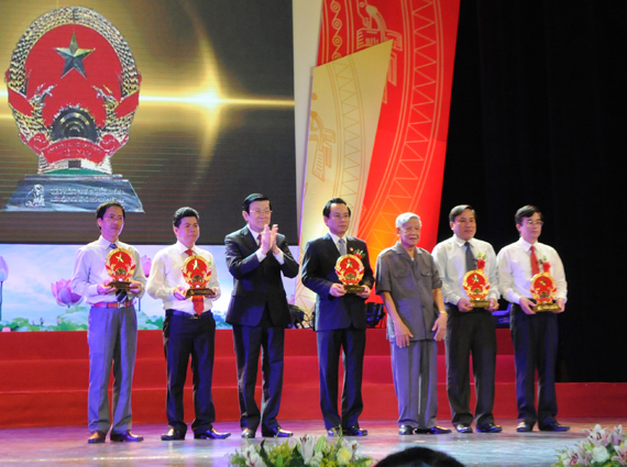 Vinh quang Việt Nam 2015 Tôn vinh những tấm gương điển hình, tiên tiến