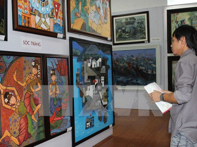 第20届越南东南部美术展在得农省开展