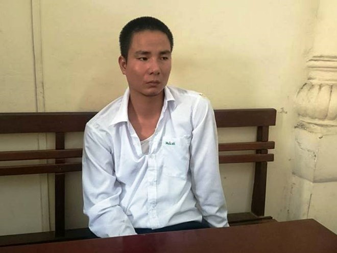 Hà Nội Tạm giữ lái xe taxi đi sai làn hất Cảnh sát giao thông lên nắp capo