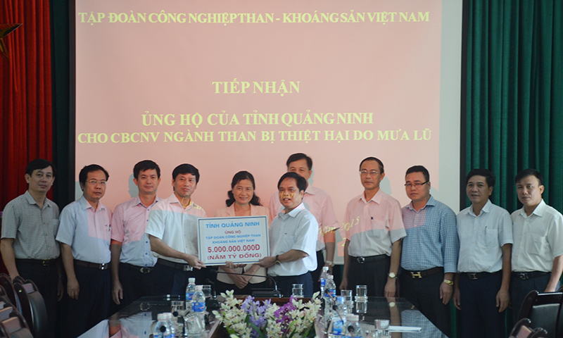 Tỉnh Quảng Ninh trao 5 tỷ đồng hỗ trợ công nhân ngành than
