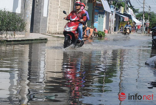 Những con đường không mưa vẫn ngập giữa Sài Gòn