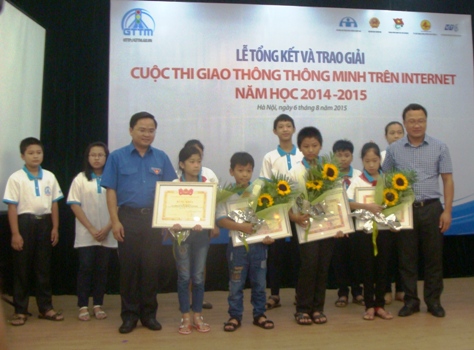 Trao giải Cuộc thi Giao thông thông minh trên internet năm học 2014-2015