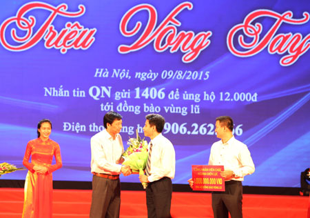 CBCNV EVN tiếp tục ủng hộ đồng bào vùng lũ số tiền 1 tỷ đồng