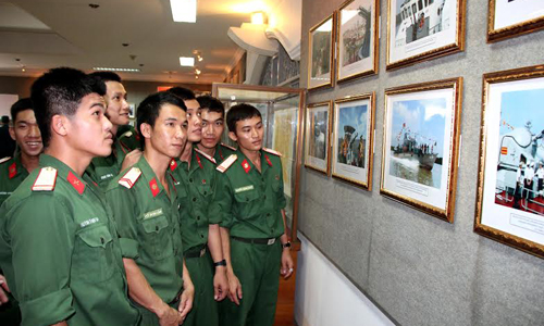 Exposition photographique sur le président Ton Duc Thang