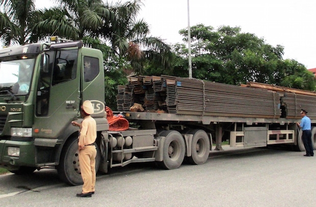 Đề xuất tăng mức xử phạt đối với xe chở hàng quá tải