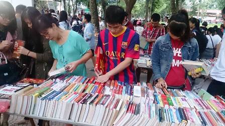 Foire internationale du livre à Hanoi