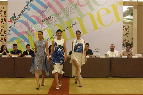- Hanoi La Semaine de la mode printemps-été 2016 dévoile ses charmes et ses fins