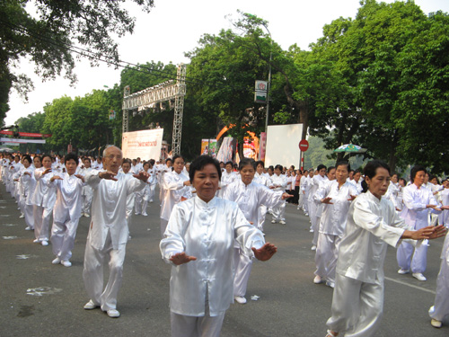 - Bientôt la fête Les personnes âgées du Vietnam et la culture nationale