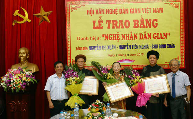 Đằng sau danh hiệu Nghệ nhân dân gian