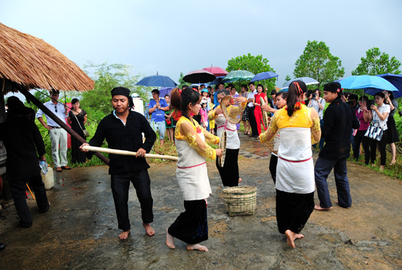 Lễ vào nhà mới của dân tộc Mảng