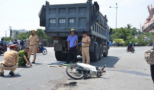 Chủ tịch TP Đà Nẵng trực tiếp kiểm tra tai nạn giao thông chết người