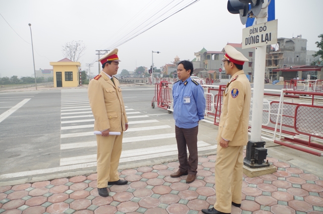 Giám sát công tác đảm bảo an toàn giao thông đường sắt tại Hà Nam