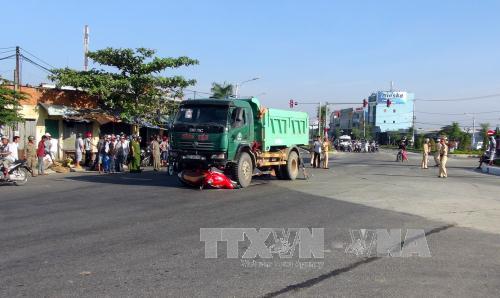 Quảng Nam Xe ben va chạm với xe máy, một người tử vong
