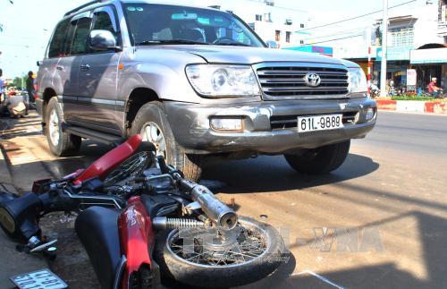 Đắk Lắk Ô tô mất lái gây tai nạn, 3 người bị thương