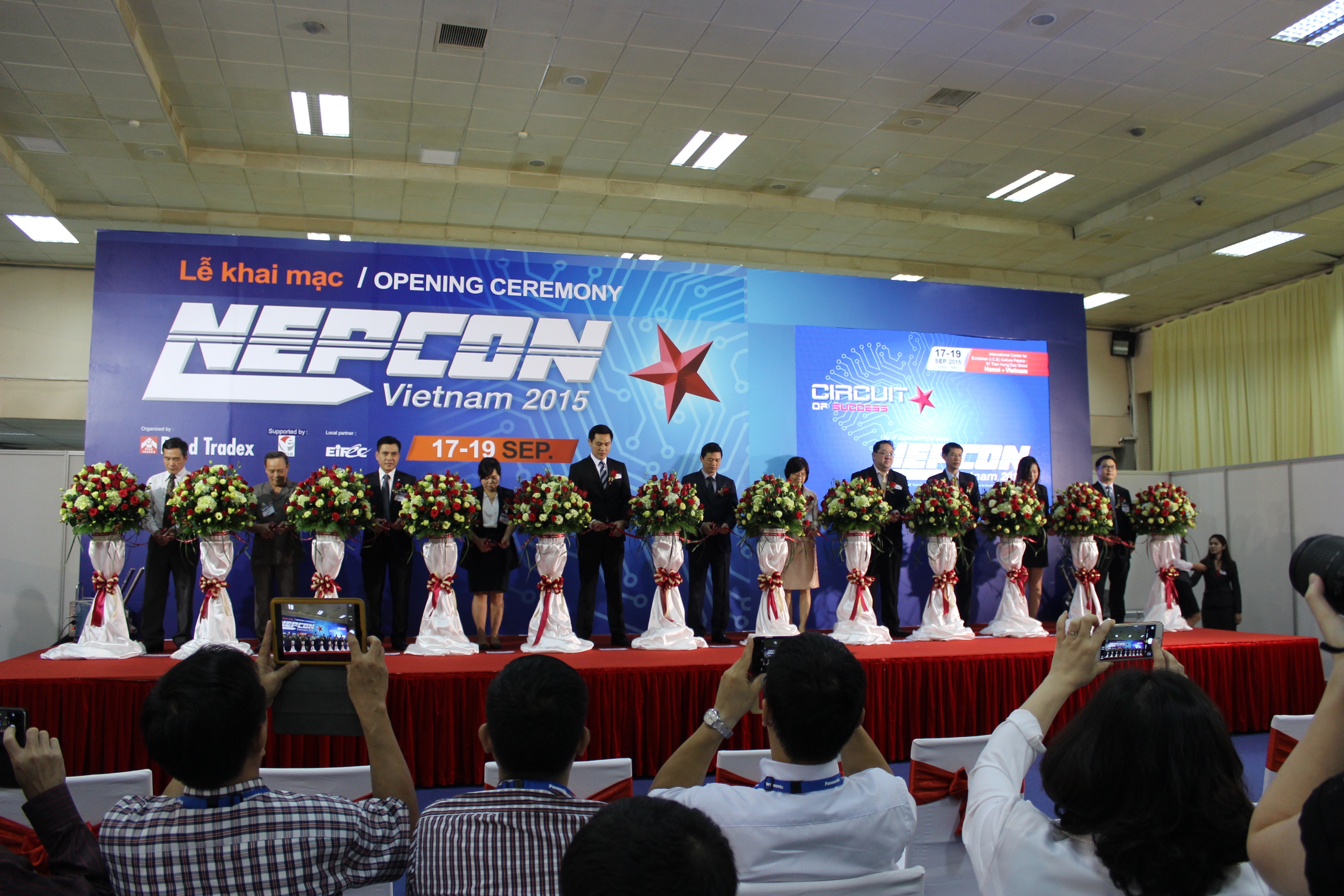 Exhibition on surface-mount technology opens in Hanoi