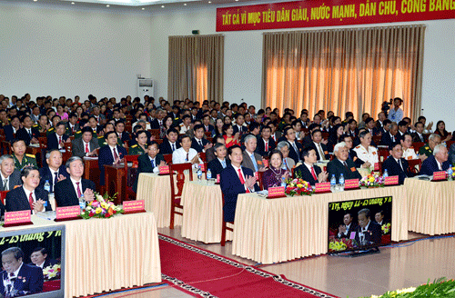 阮晋勇总理出席广治省党部第十六次代表大会