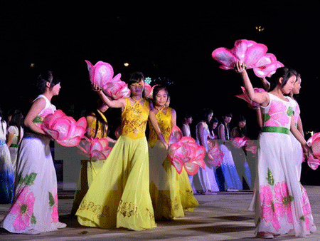 一千多名艺术家参加2015年全国专业歌舞音乐大赛